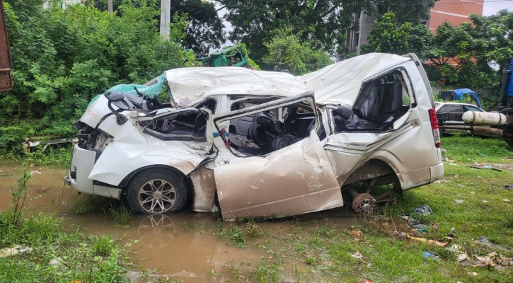 সিলেটে বেড়াতে যাচ্ছিলেন সহকর্মীরা, পথে ঝরল ৭ প্রাণ 